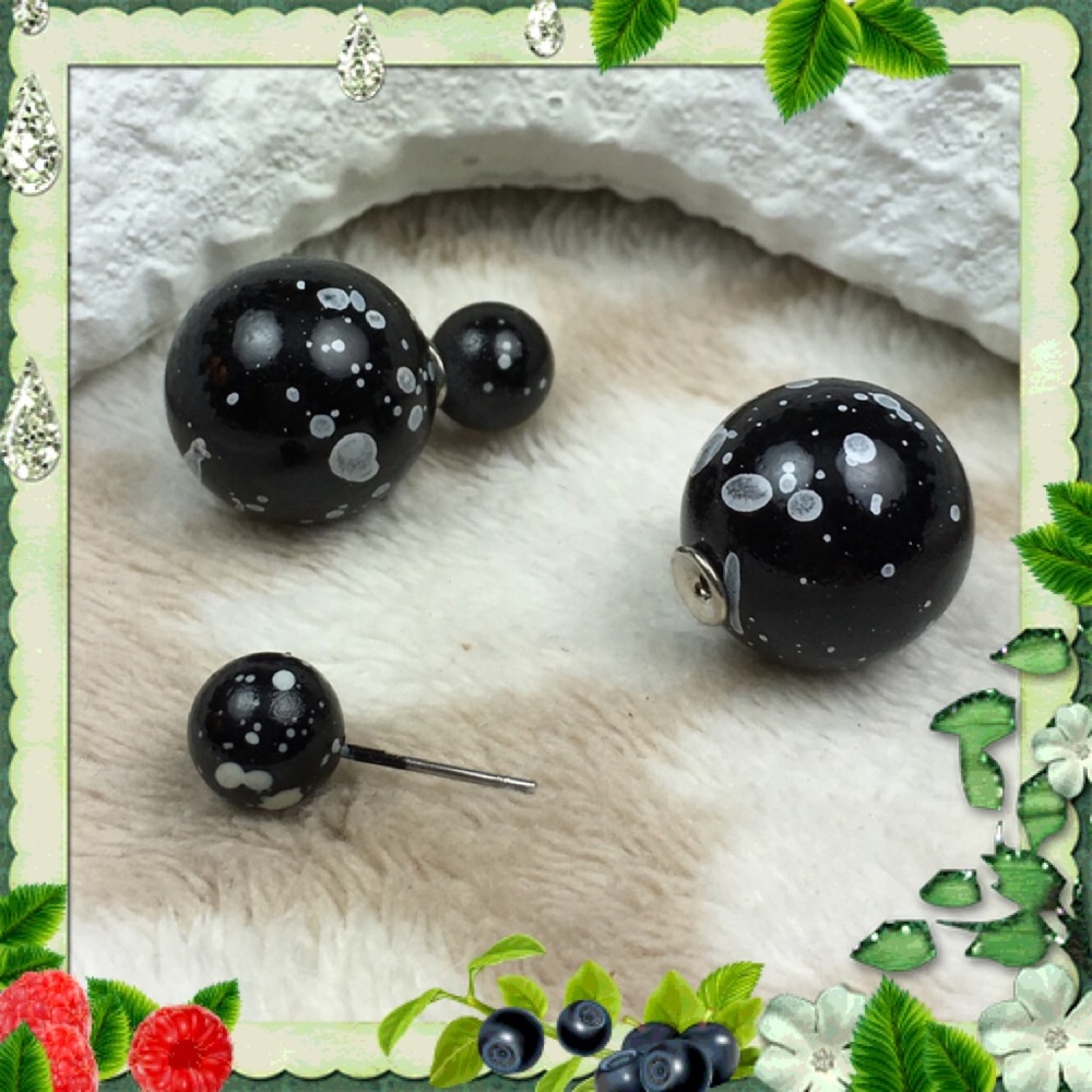 Black Double Stud Earrings - Picture 8 of 8